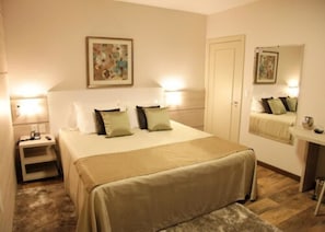 Minibar, in-room safe, desk, blackout drapes - Di Capri Hotel (Farroupilha)