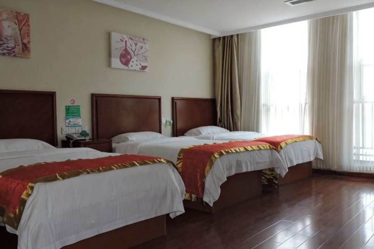 Blackout drapes, iron/ironing board, WiFi (free)
