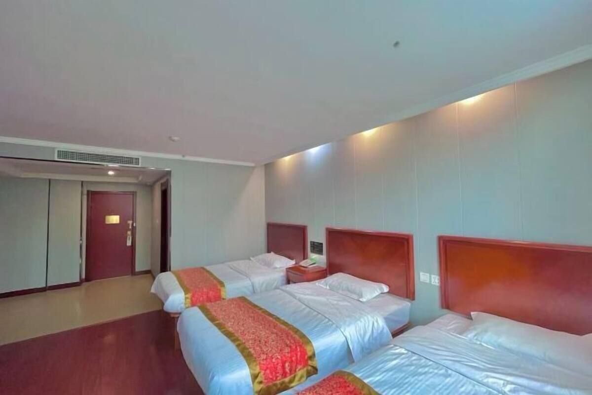 Blackout drapes, iron/ironing board, WiFi (free)