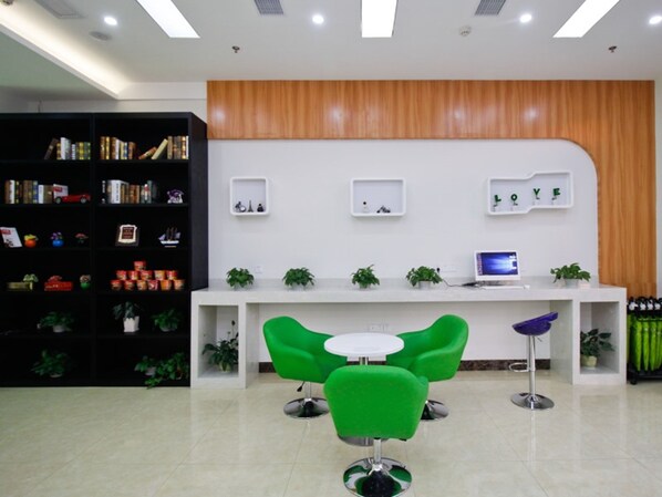 Lobby sitting area - Vatica Huainan West Shungeng Road Huili Avenue Hotel (Huainan)