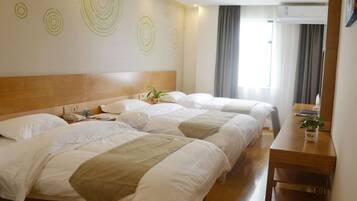 Phòng | Màn/rèm cản sáng, bàn ủi/dụng cụ ủi quần áo