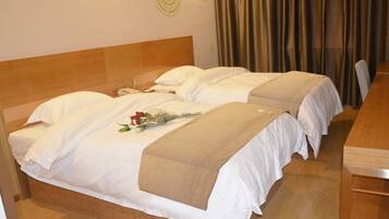 Cortinas blackout, tabla de planchar con plancha y wifi gratis