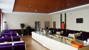 A conference room with a long table, purple chairs, and a wooden ceiling. - GreenTree Inn Langfang GuAn County Xinyuan Street Express Hotel (Langfang)