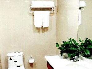 Shower, free toiletries, hair dryer, slippers - GreenTree Inn Langfang GuAn County Xinyuan Street Express Hotel (Langfang)