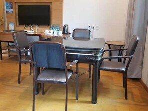 Premium-Zweibettzimmer | Verdunkelungsvorhänge, Bügeleisen/Bügelbrett