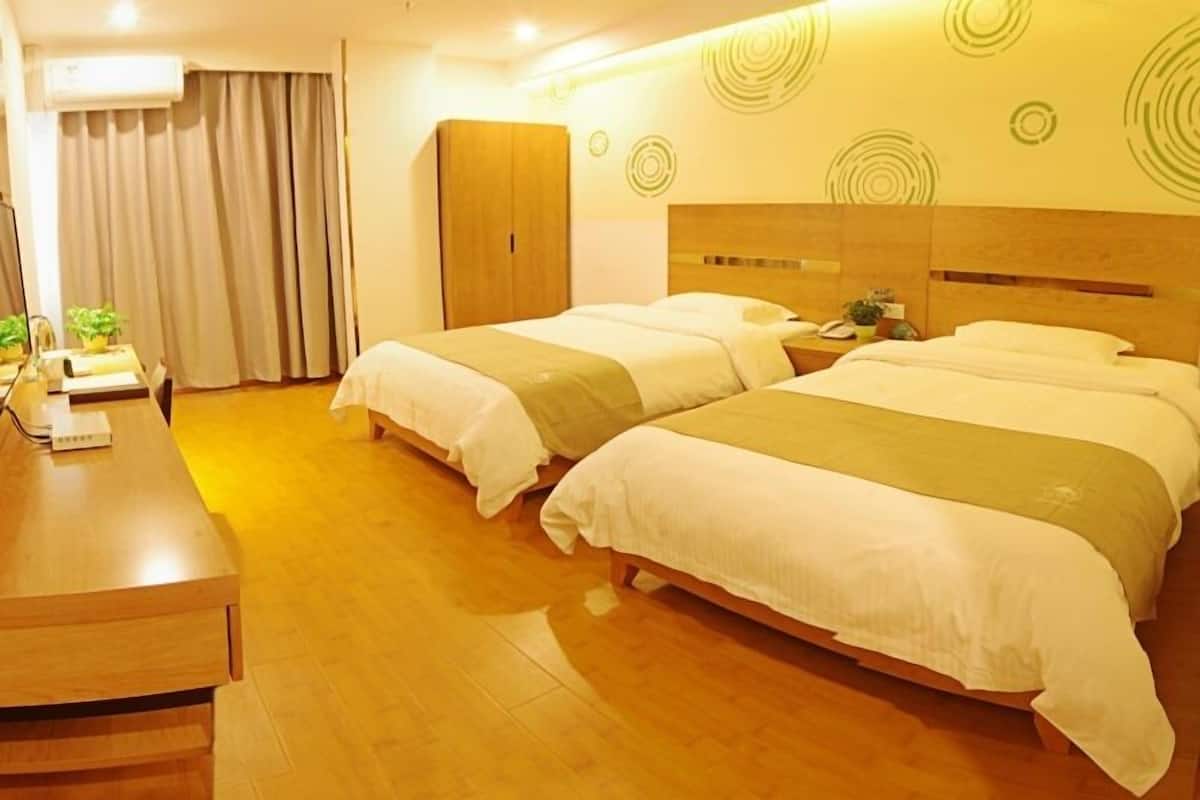Business Room, 2 Twin Beds | Blackout curtains, iron/ironing board