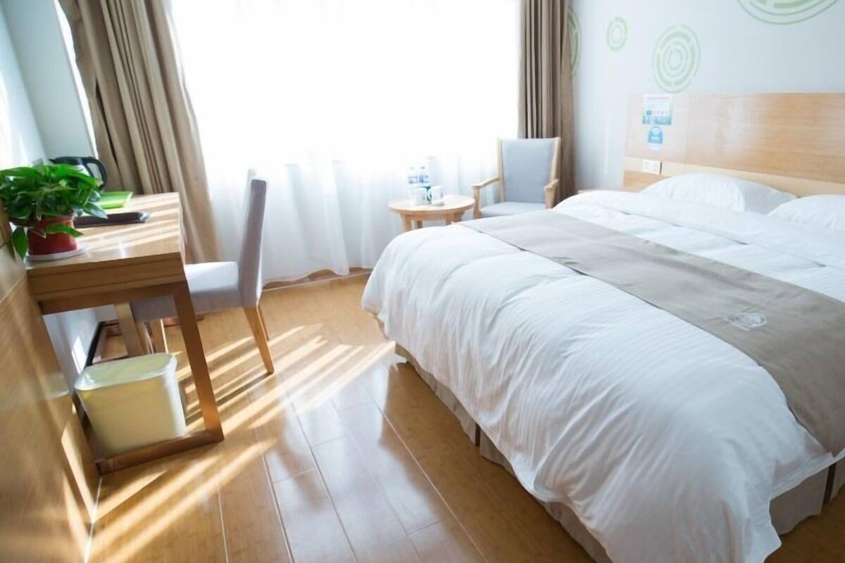 Rom – business | 1 soverom, blendingsgardiner, strykejern/-brett og wi-fi (inkludert)