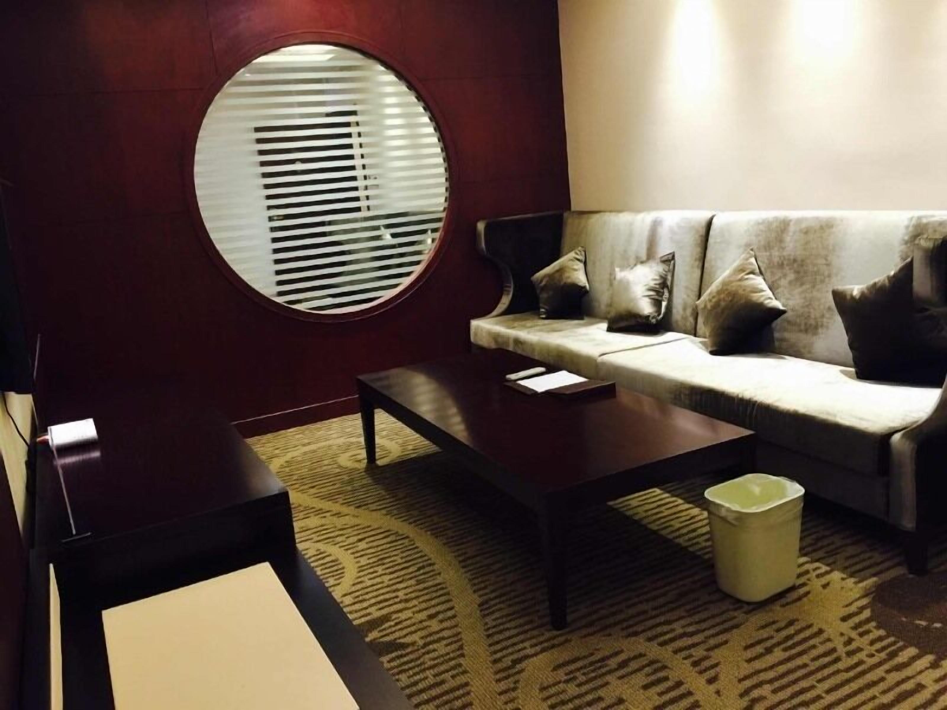 Phòng Suite Superior | Màn/rèm cản sáng, bàn ủi/dụng cụ ủi quần áo 