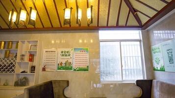 المنشأة من الداخل