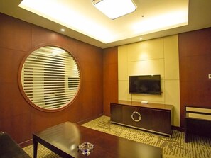 Cortinas blackout, tabla de planchar con plancha y wifi gratis