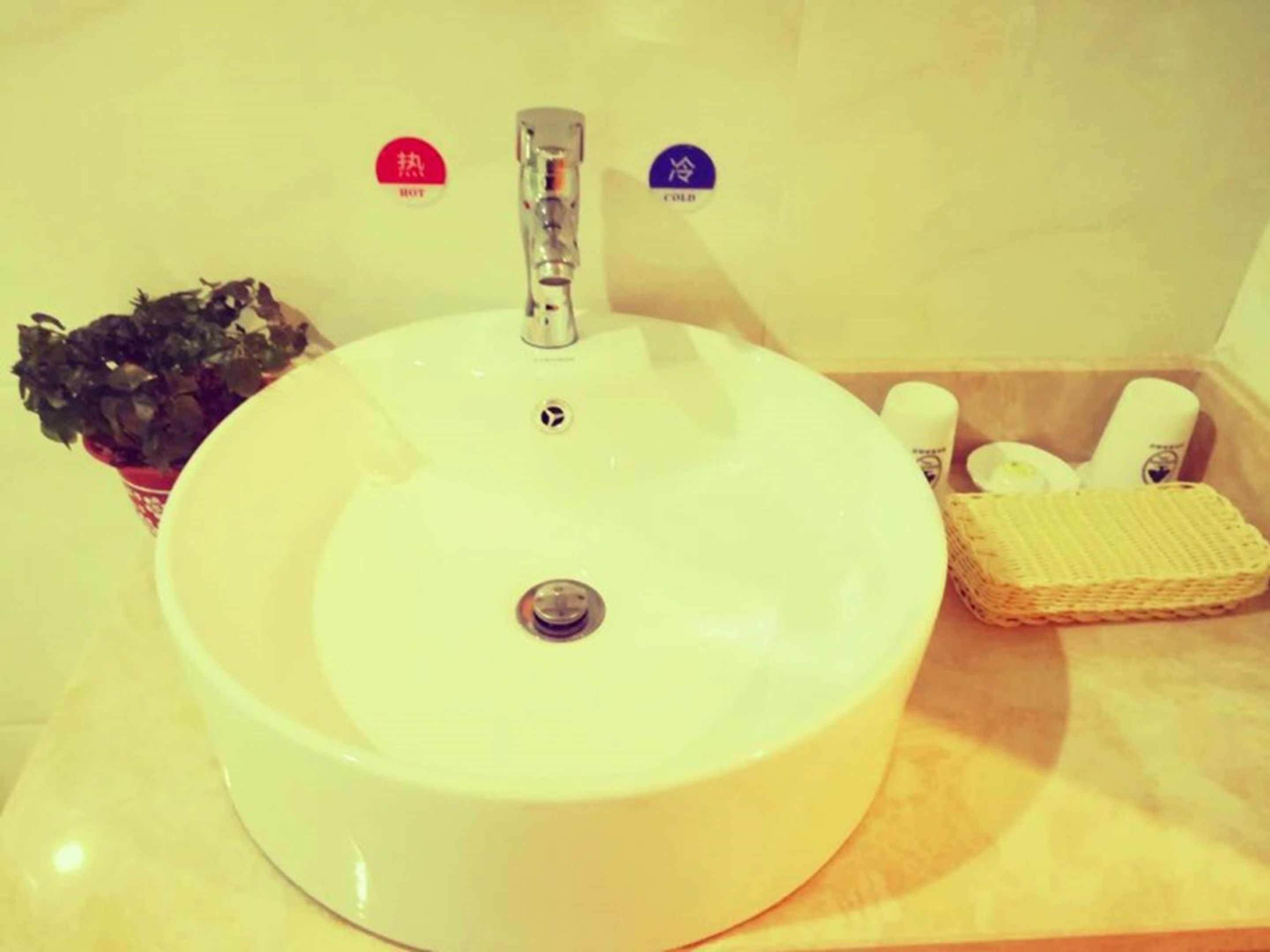 Bathroom sink
