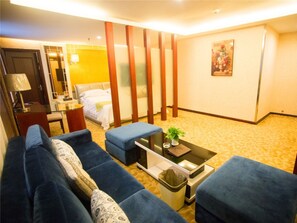 Business Suite | Peti besi dalam bilik, langsir/tirai gelap terus