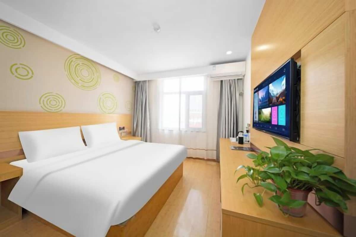 Blackout curtains, iron/ironing board, free WiFi