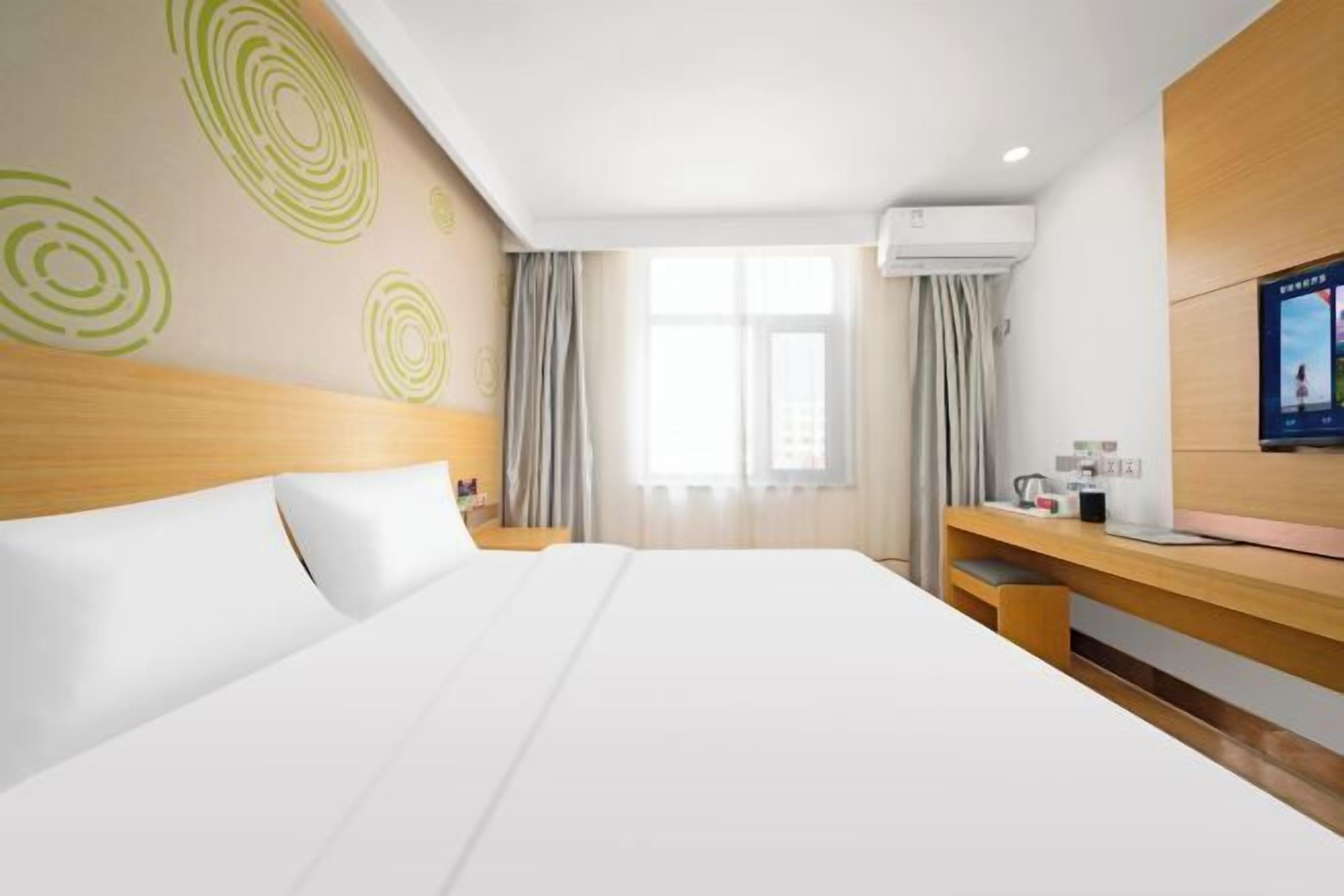 ستائر تعتيم ومكواة/لوح كي وواي فاي مجانًا