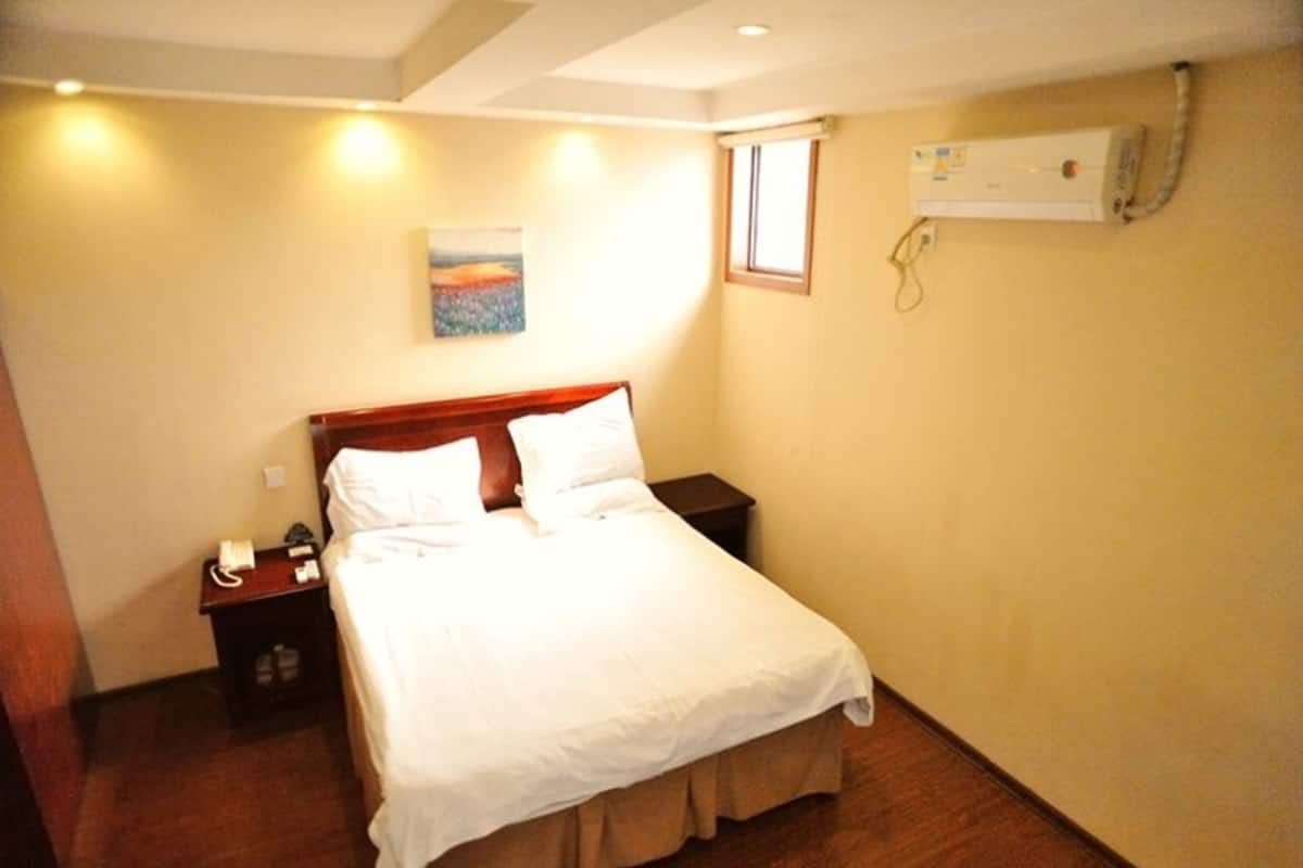 In-room safe, blackout drapes, iron/ironing board, free WiFi