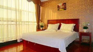 ستائر تعتيم ومكواة/لوح كي وواي فاي مجانًا