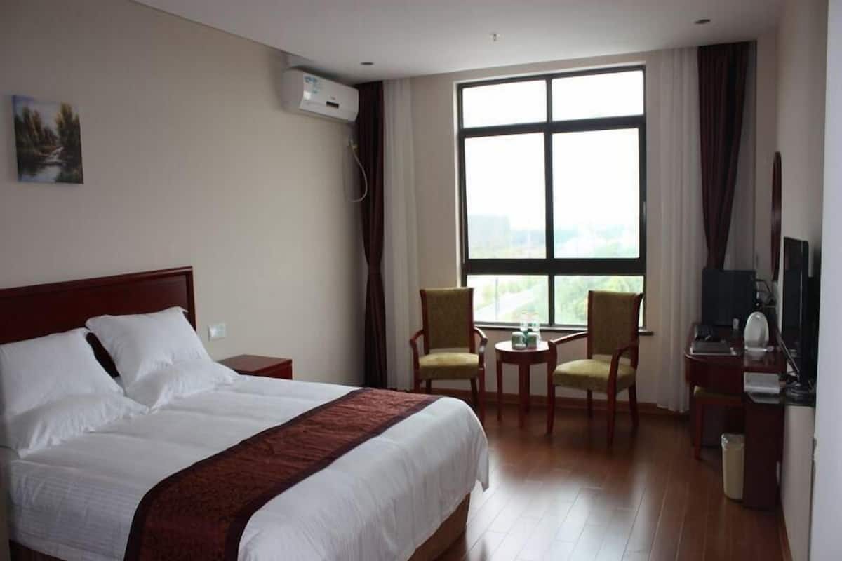 Blackout curtains, iron/ironing board, free WiFi
