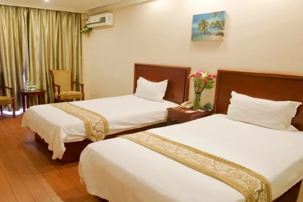Blackout drapes, iron/ironing board, free WiFi