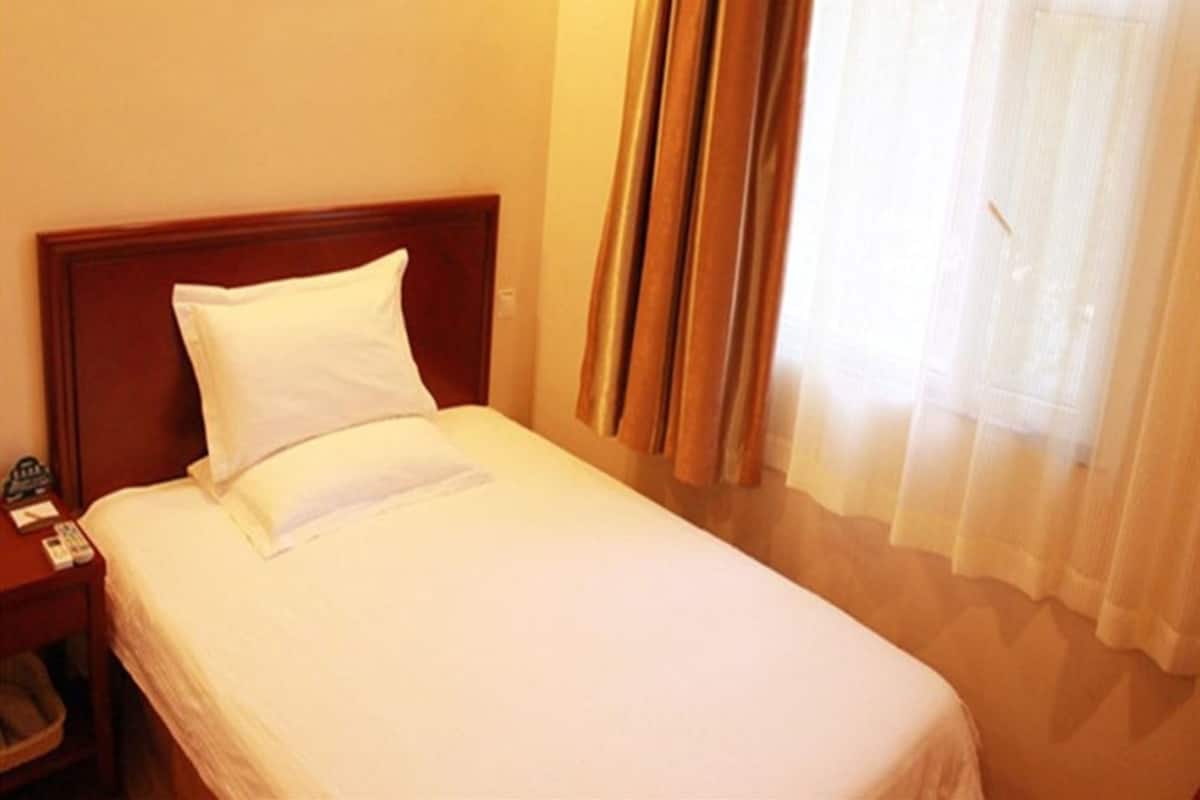 Habitación individual | Cortinas opacas, tabla de planchar con plancha, wifi gratis