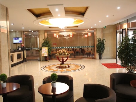 Lobby. GreenTree Inn ZhangJiaKou XiaHuaYuan District XinChen Road Express Hotel