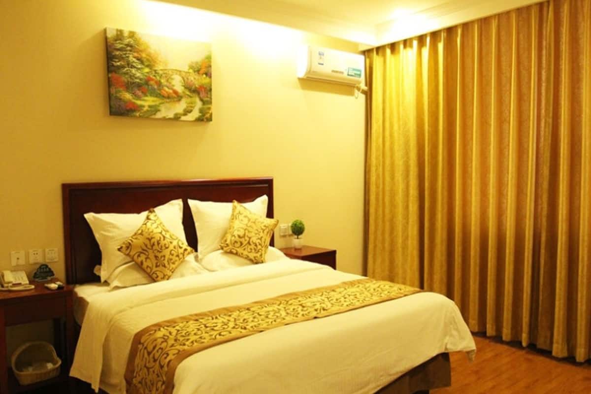 Blackout drapes, iron/ironing board, free WiFi, bed sheets