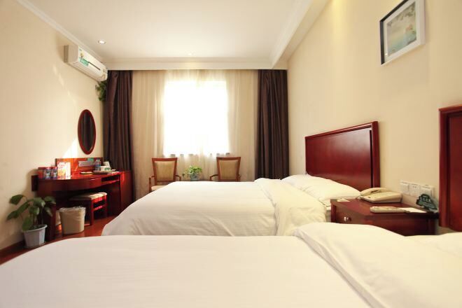 Rideaux occultants, fer et planche à repasser, Wi-Fi gratuit