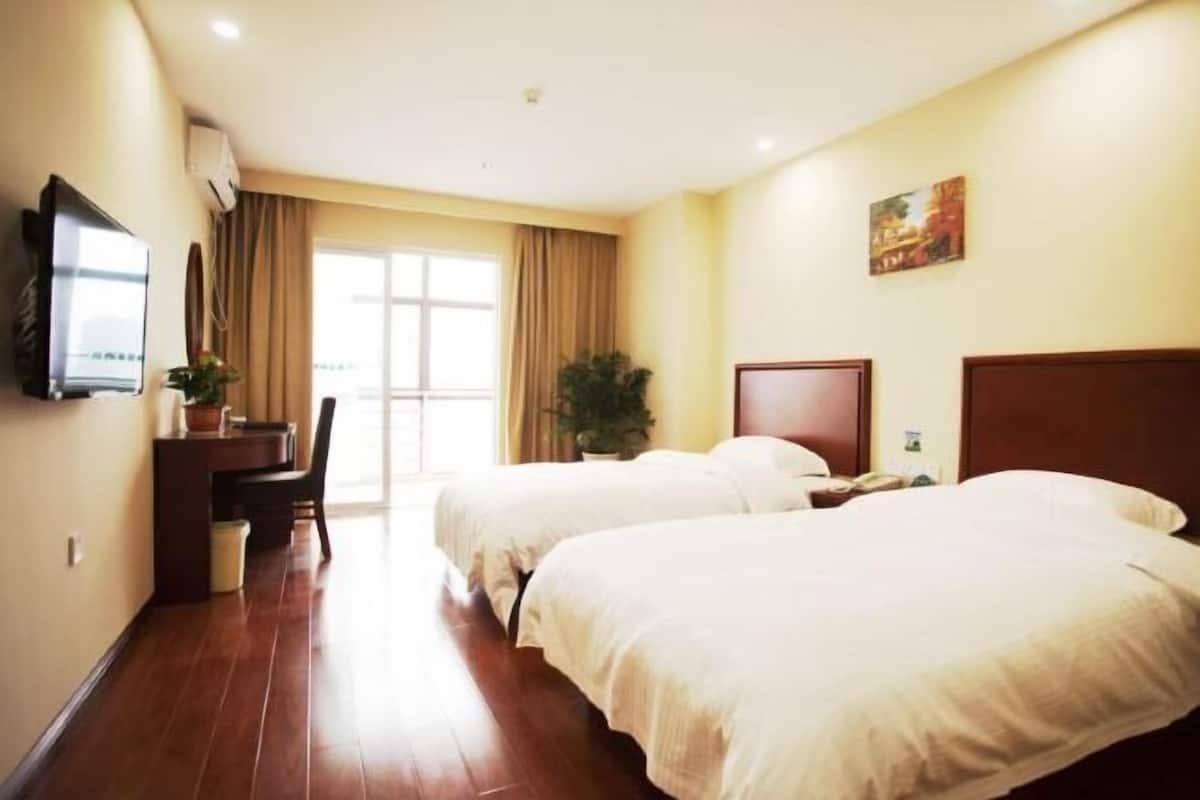 Cortinas blackout, tabla de planchar con plancha y wifi gratis