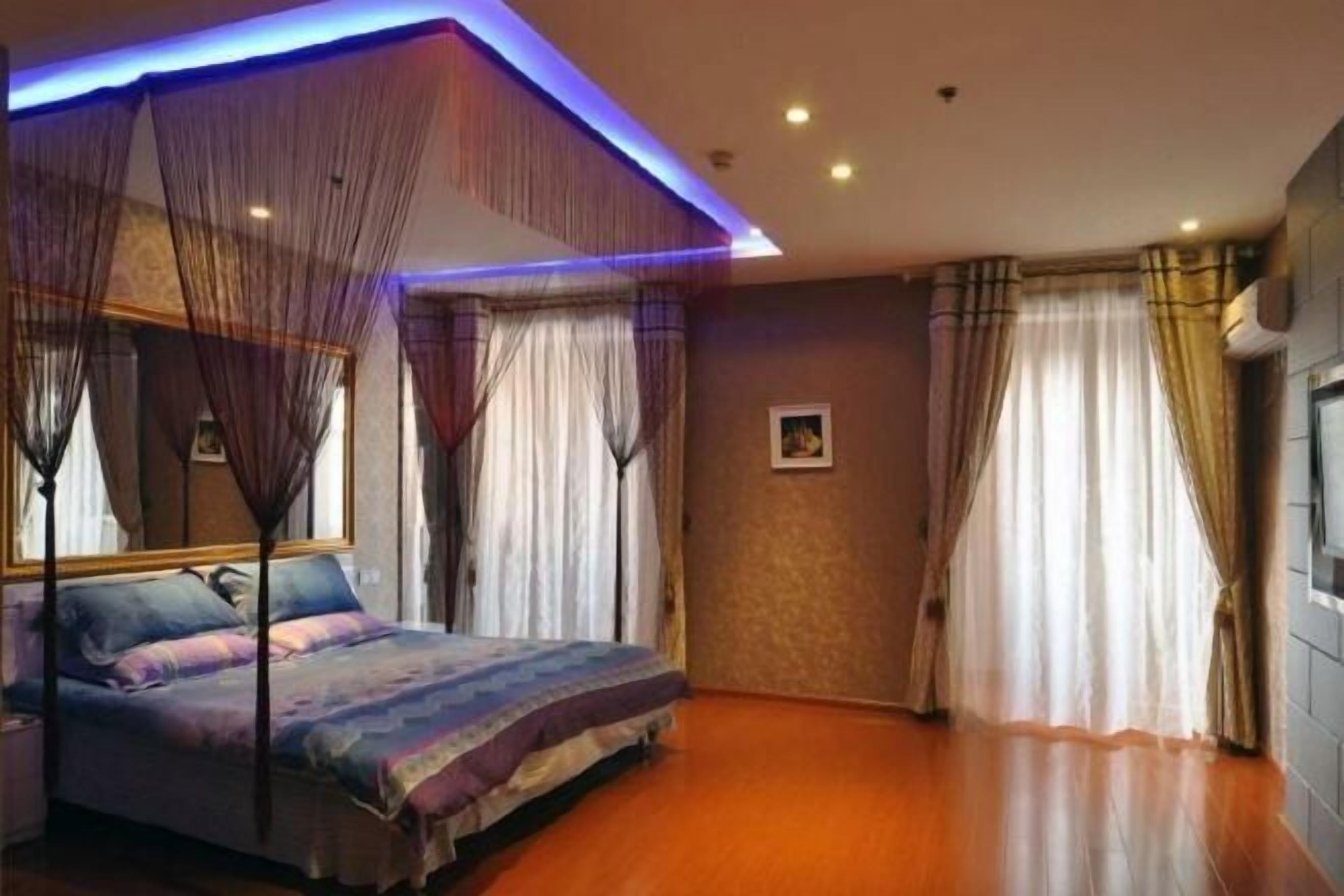 Blackout drapes, iron/ironing board, free WiFi