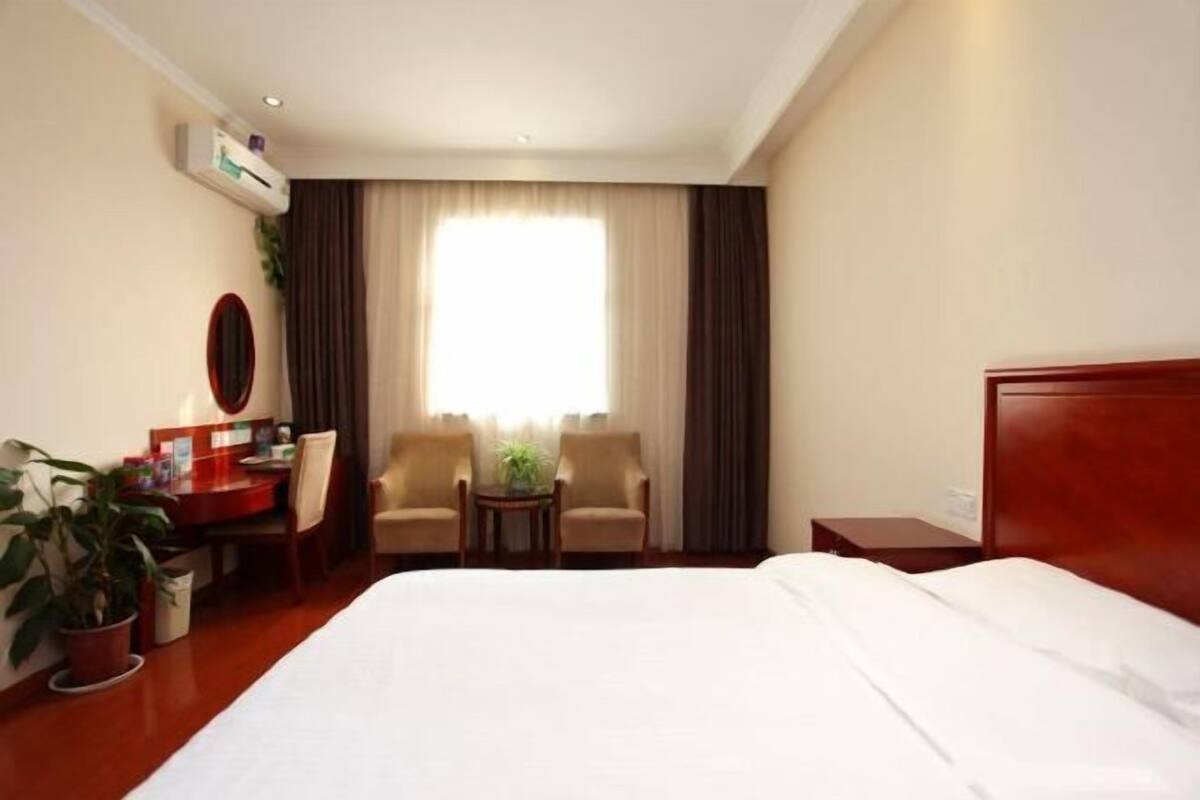 Blendingsgardiner, strykejern/-brett og wi-fi (inkludert)