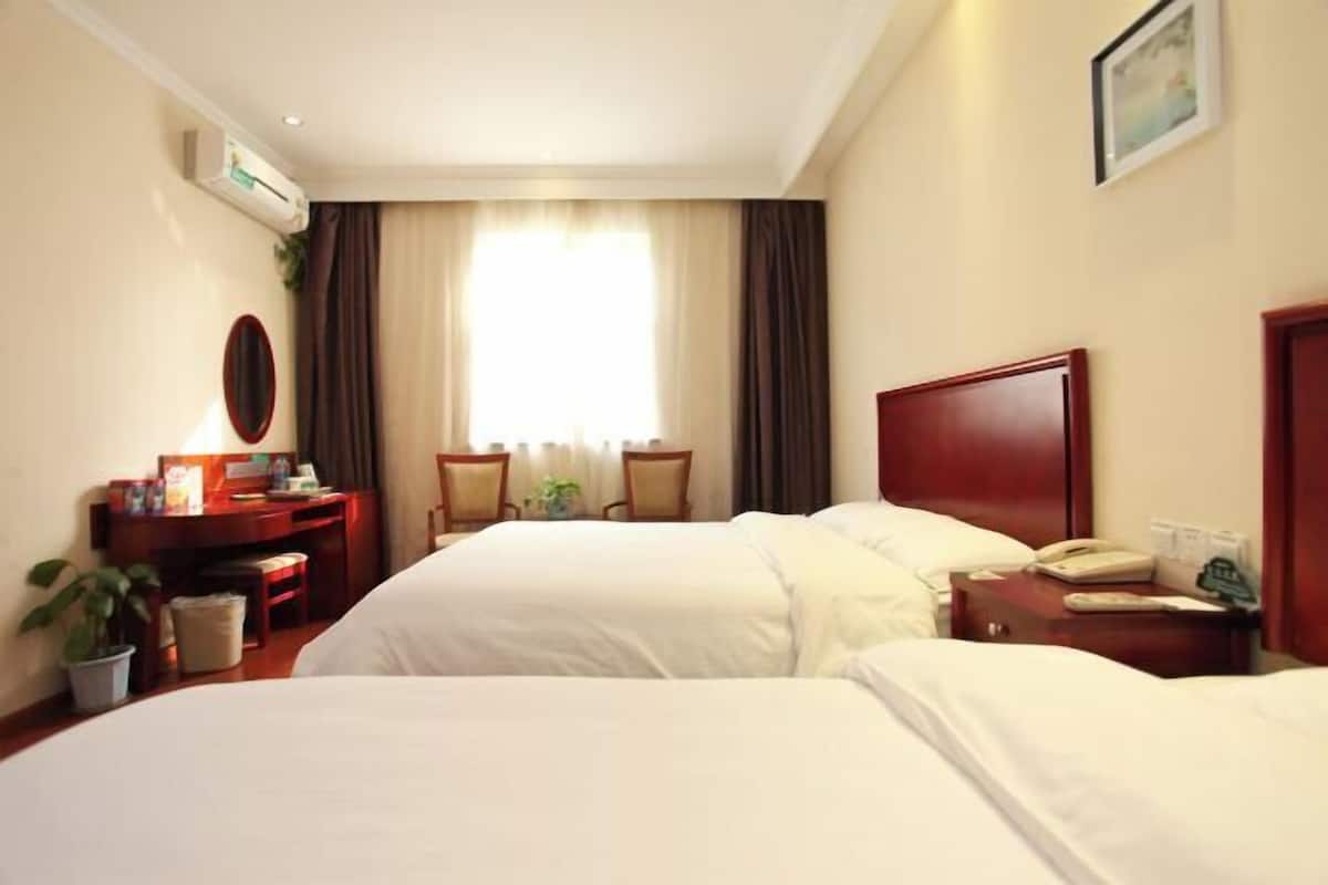 Rideaux occultants, fer et planche à repasser, Wi-Fi gratuit