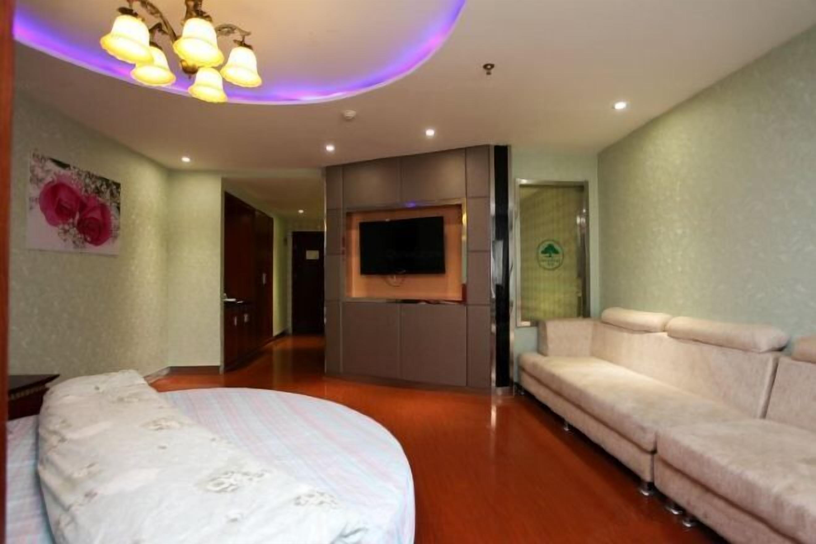 Pimennysverhot, silitysrauta/-lauta, ilmainen Wi-Fi