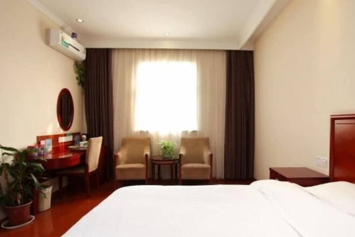 Blackout curtains, iron/ironing board, free WiFi