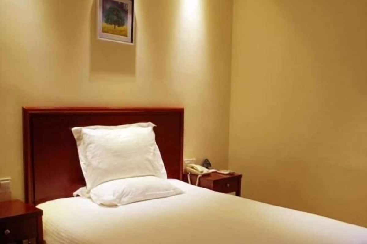 Cortinas blackout, tabla de planchar con plancha y wifi gratis