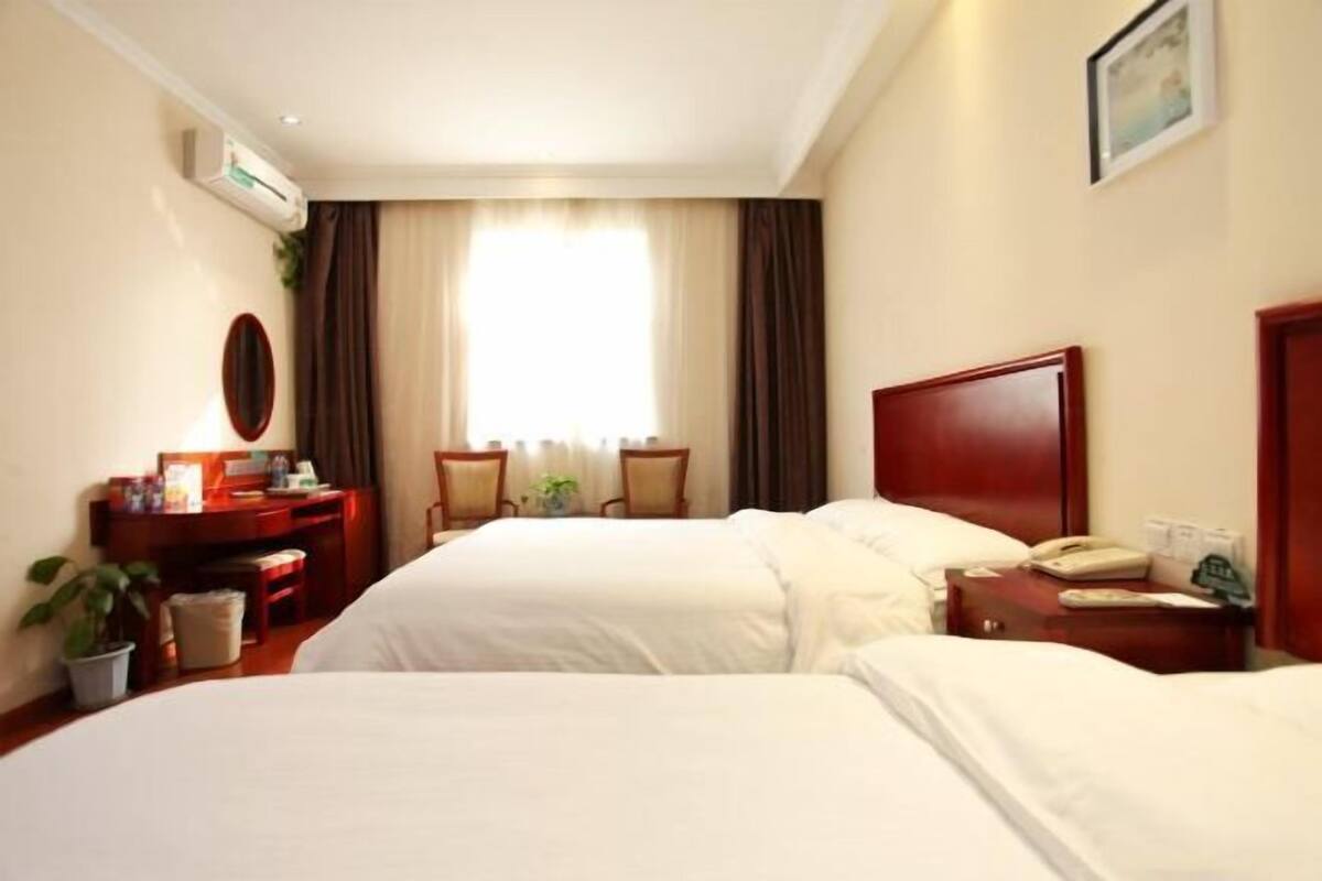 Blackout drapes, iron/ironing board, free WiFi