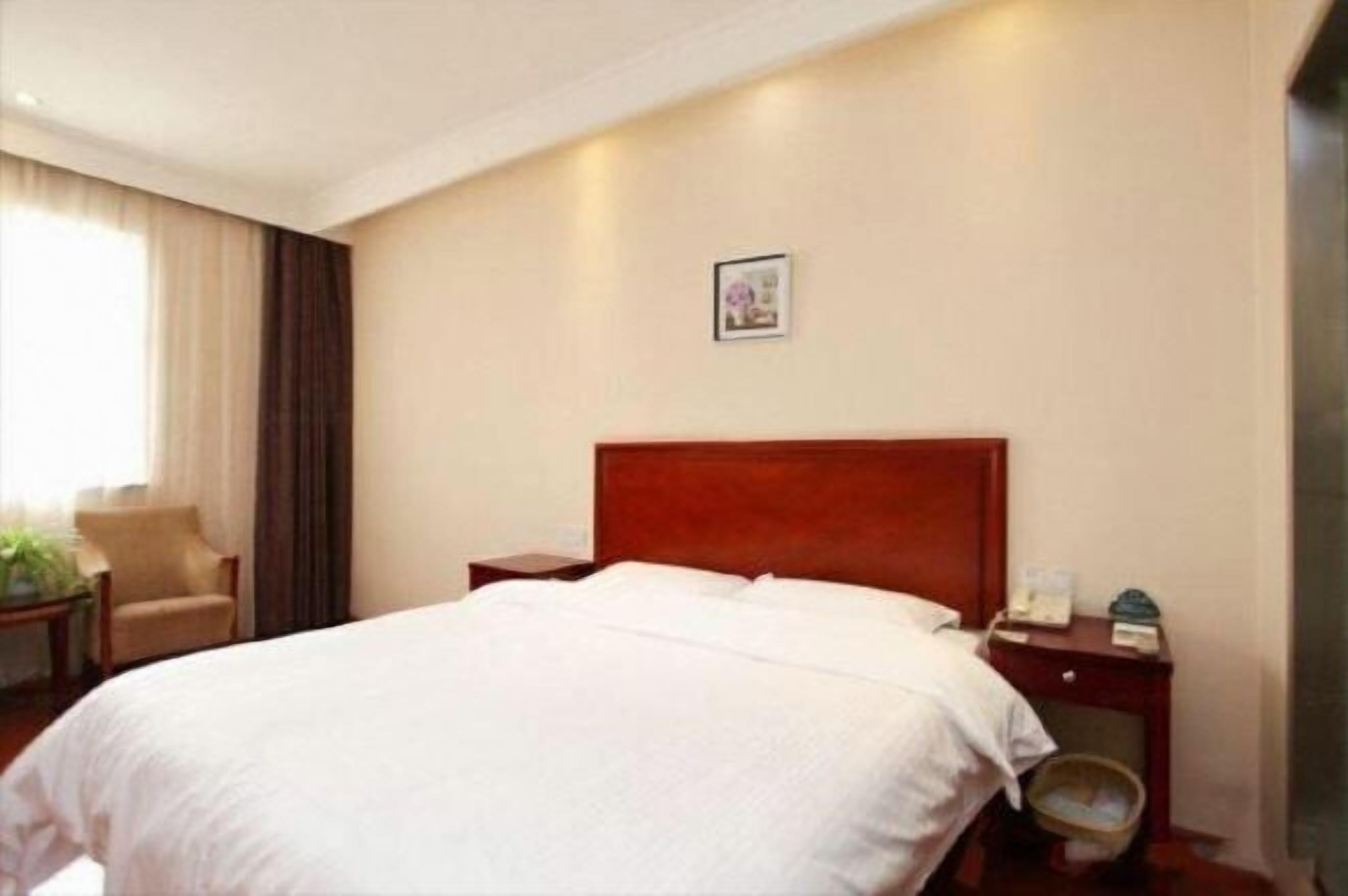 Blackout curtains, iron/ironing board, free WiFi