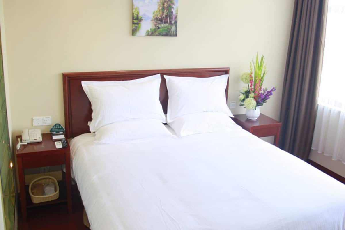 Blackout curtains, iron/ironing board, free WiFi