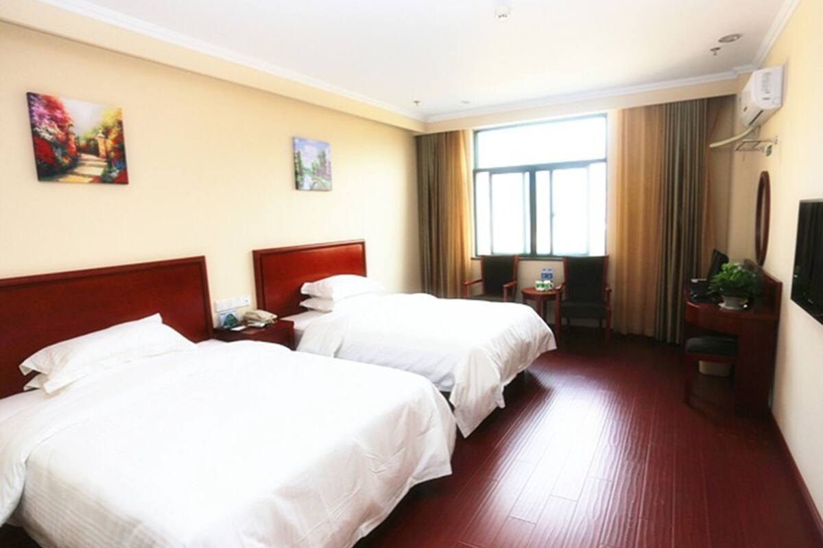 Blackout curtains, iron/ironing board, free WiFi