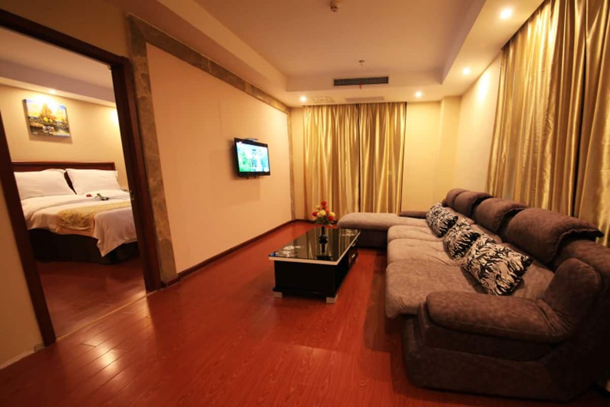 Cortinas blackout, tabla de planchar con plancha y wifi gratis 