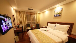Blackout curtains, iron/ironing board (on request), free WiFi - GreenTree Inn AnQing TaiHu County East RenMin Road Cultural Expo Park Express Hotel (Anqing)