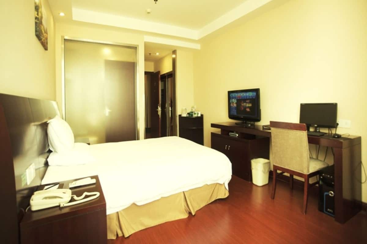 In-room safe, blackout drapes, iron/ironing board, free WiFi
