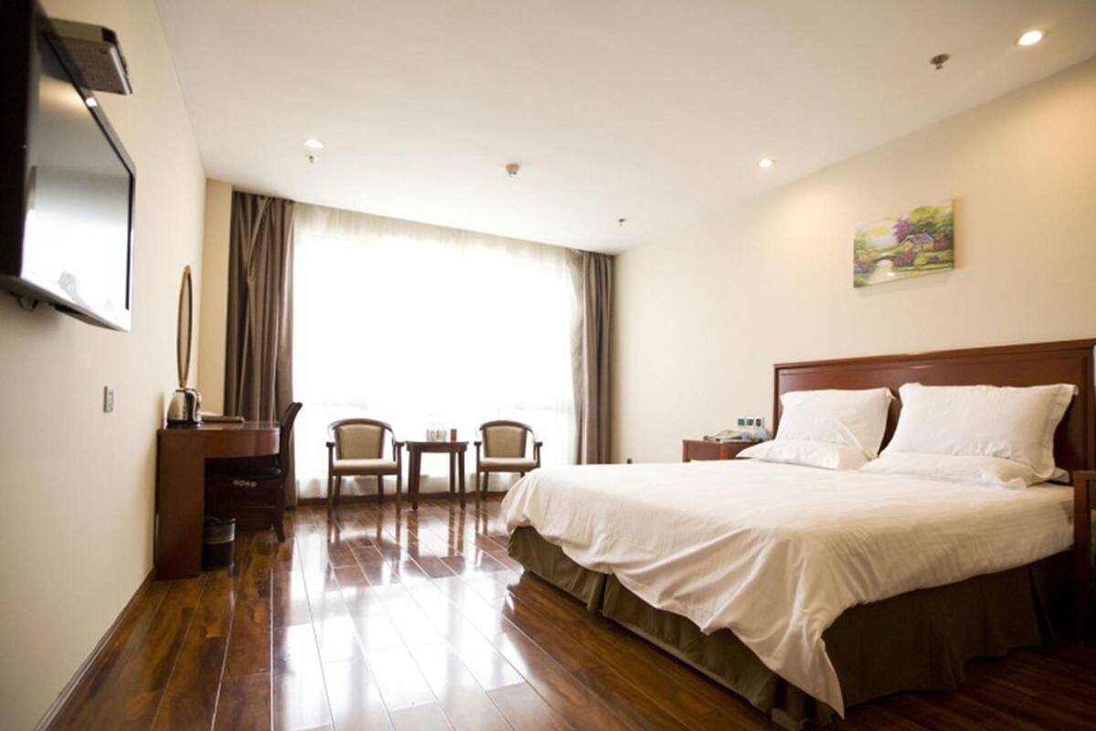 Blackout drapes, iron/ironing board, free WiFi