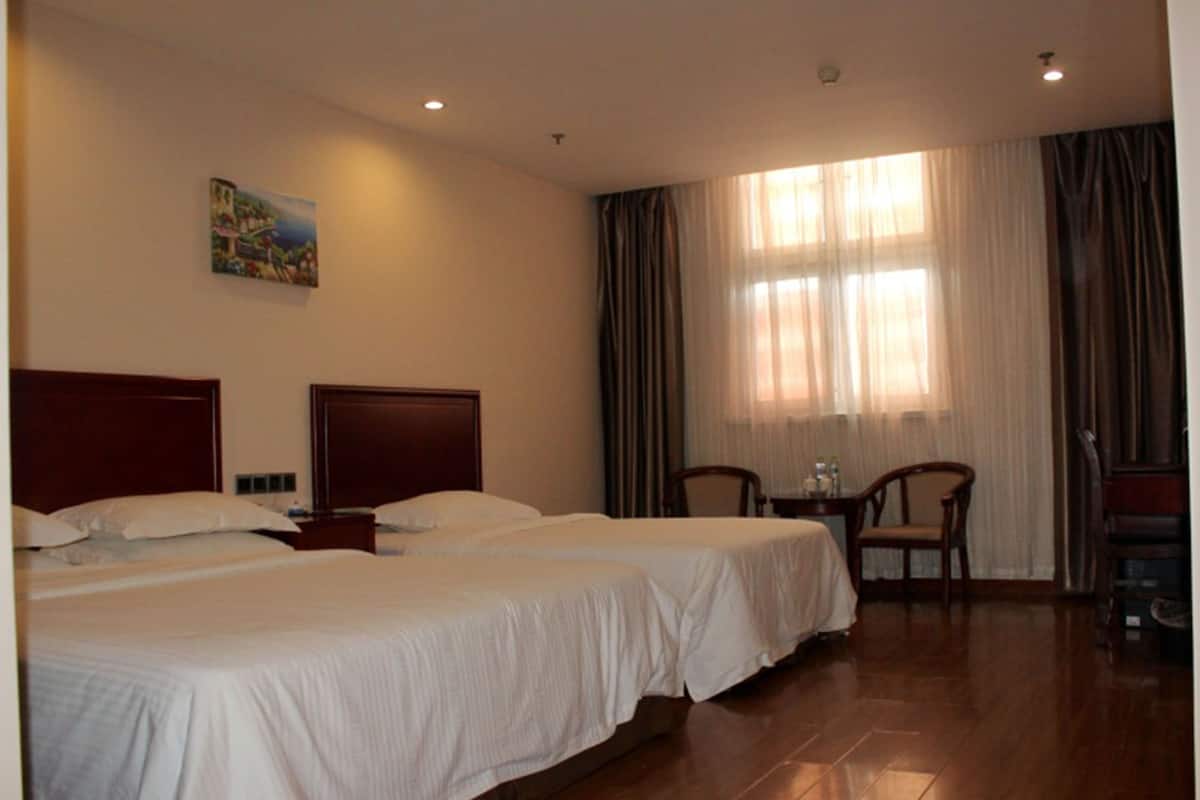 Blackout drapes, iron/ironing board, free WiFi