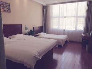 In-room safe, blackout drapes, iron/ironing board, free WiFi - GreenTree Inn ZhangJiaKou Qiaoxi District WuYi East Street JianXing Express Hotel (Zhangjiakou)