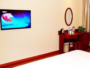 In-room safe, blackout curtains, iron/ironing board, free WiFi - GreenTree Inn ZhangJiaKou Qiaoxi District WuYi East Street JianXing Express Hotel (Zhangjiakou)