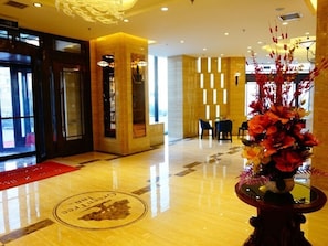 Interior entrance - GreenTree Inn LiaoYuan Longshan District Train station Longjihuadian Hotel_ (Liaoyuan)