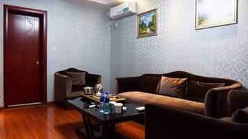 Suite | Living room | TV