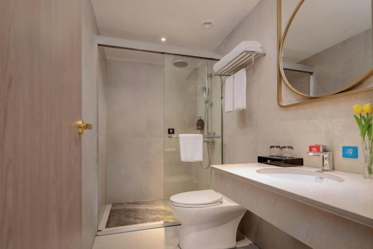 Ducha, artículos de higiene personal gratuitos y secador de pelo