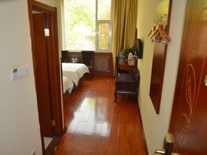 Blackout drapes, iron/ironing board, free WiFi - GreenTree Inn WeiFang QingZhou Middle HaiDai Road Electric Power Shell Hotel (Weifang)