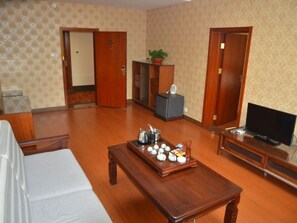 TV - GreenTree Inn WeiFang QingZhou Middle HaiDai Road Electric Power Shell Hotel (Weifang)