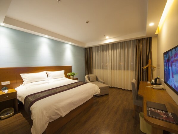 Verdunkelungsvorhänge, Bügeleisen/Bügelbrett, kostenloses WLAN